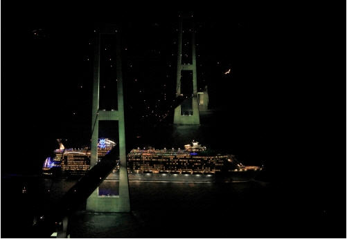 bridge_crossing Oasis of the Seas crossing under the Great Belt Bridge, Denmark